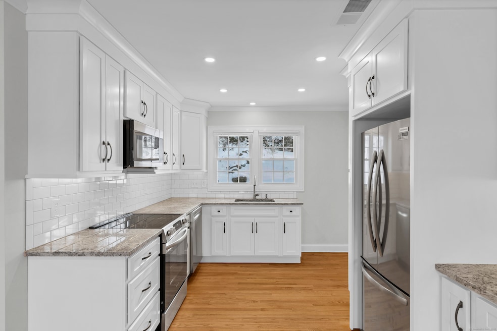 122 North St unit 4, Guilford, CT 06437 - photo 1