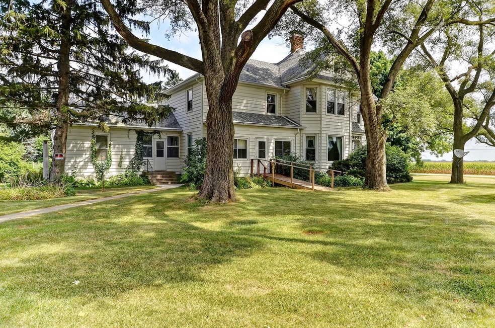 100 plus year old farmette in Yorkville on 4.64 ac