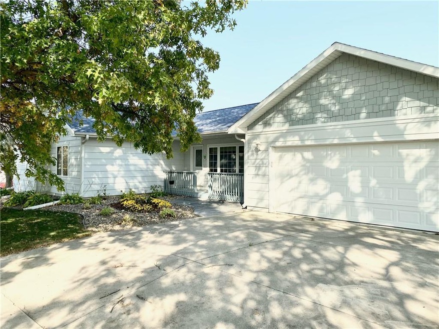 4284 E 5th St S, Newton, IA 50208 - photo 1