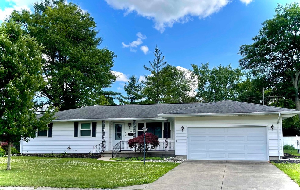 175 Half Moon St, Lincoln, IL 62656 - photo 1