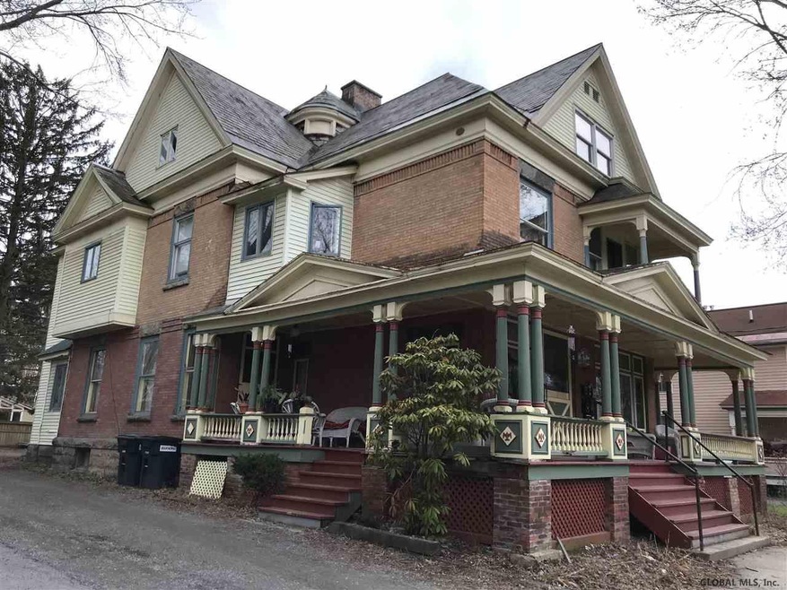 164 Spring St unit 4, Saratoga Springs, NY 12866 - photo 1