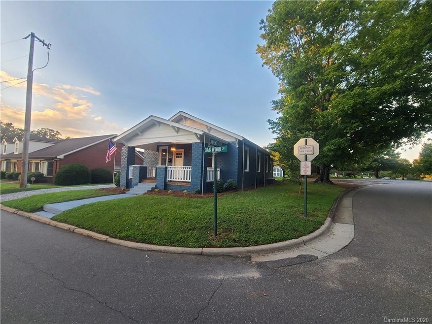 116 N Oakwood Dr, Statesville, NC 28677 - photo 1