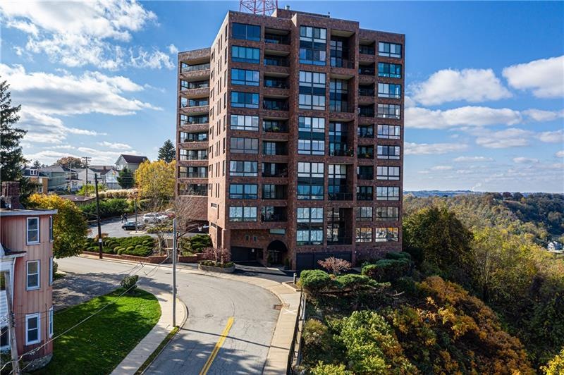 Welcome home to 1700 Grandview Ave! Direct view of