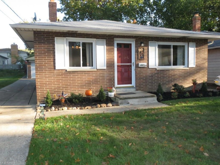 29524 Meadow St, Wickliffe, OH 44092 - photo 1