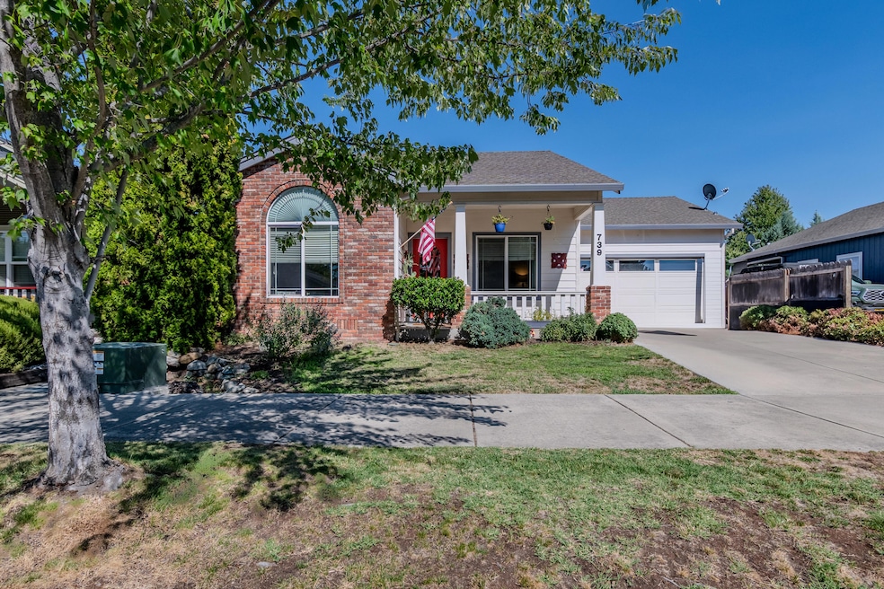 739 S Haskell St, Central Point, OR 97502 - photo 1