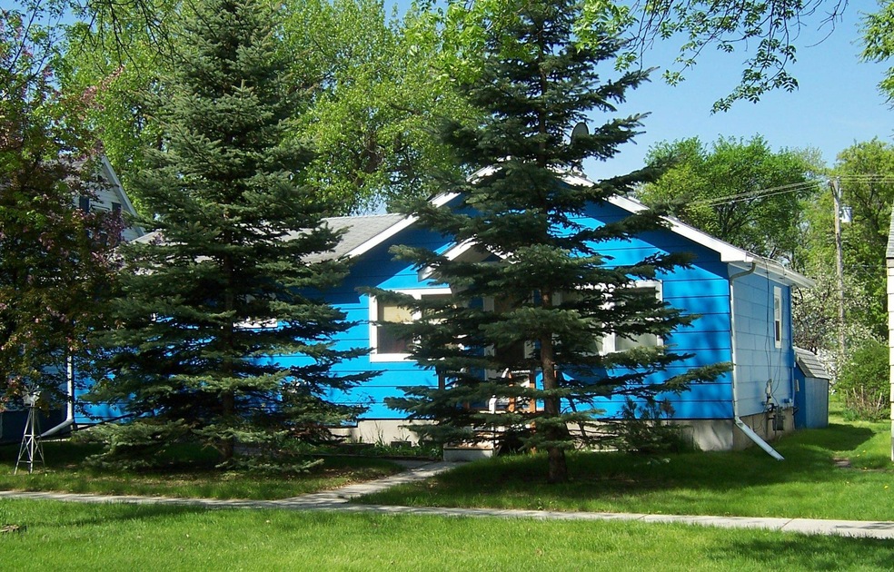 1014 Oak St, Grand Forks, ND 58201 - photo 1