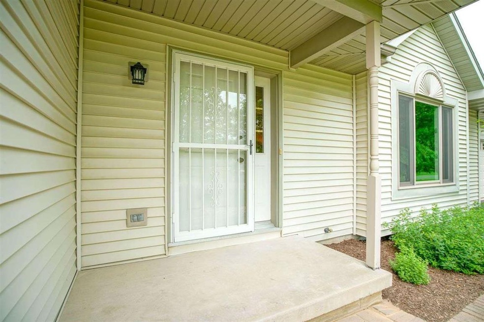 7134 N Shore Dr, Belleville, WI 53508 - photo 1