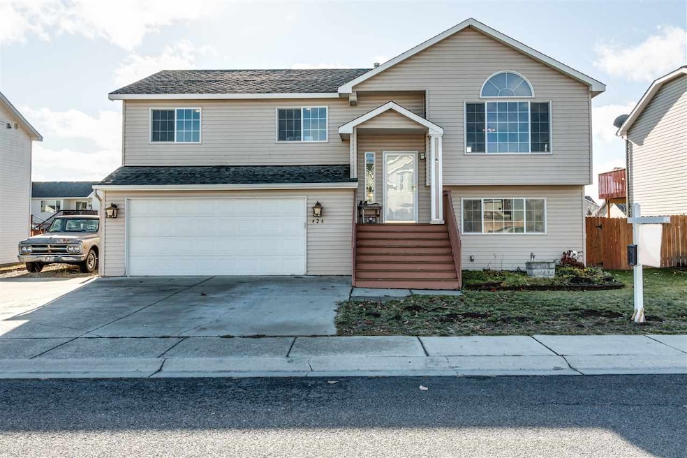 426 E Tara Lee Ave, Medical Lake, WA 99022 - photo 1