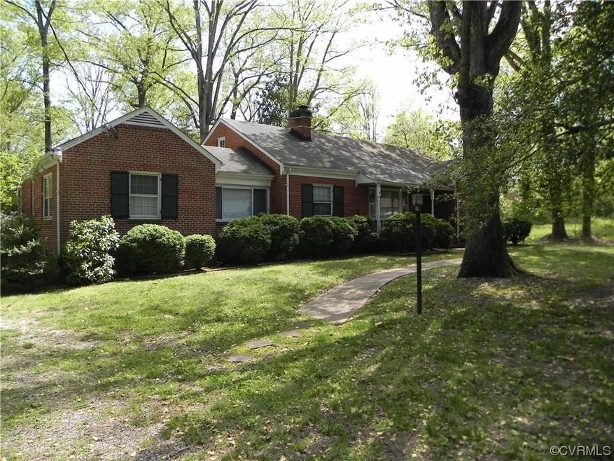 Ranch-style house with a front lawn