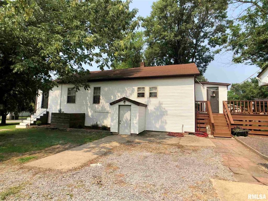 1020 W Beggs Place, Harrisburg, IL 62946 - photo 1