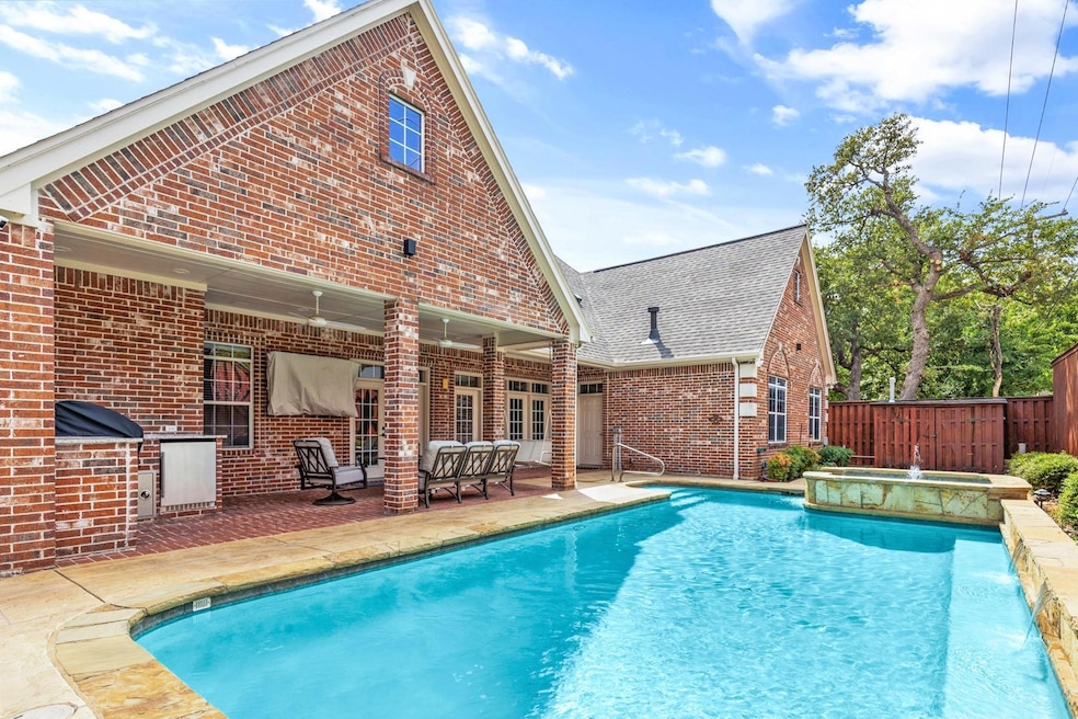 933 Crestview Dr, Bedford, TX 76021 - photo 1