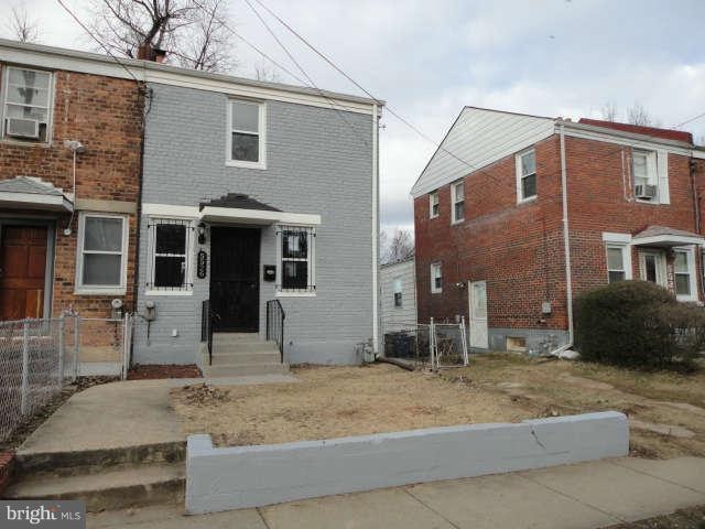 5526 B St SE, Washington, DC 20019 - photo 1