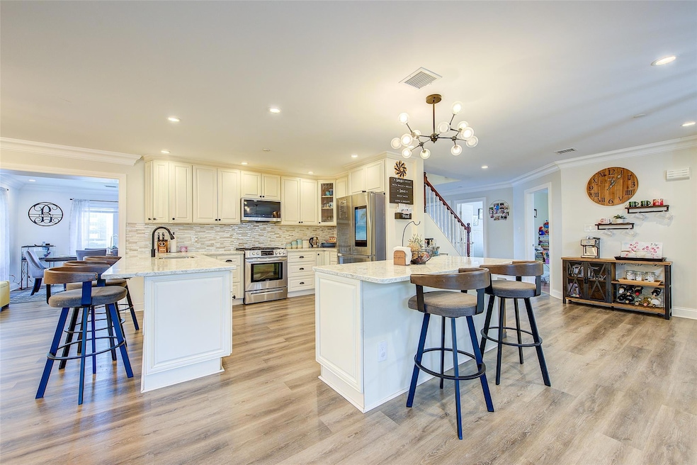 For Sale $1,100,000 • Co-Listing Agent