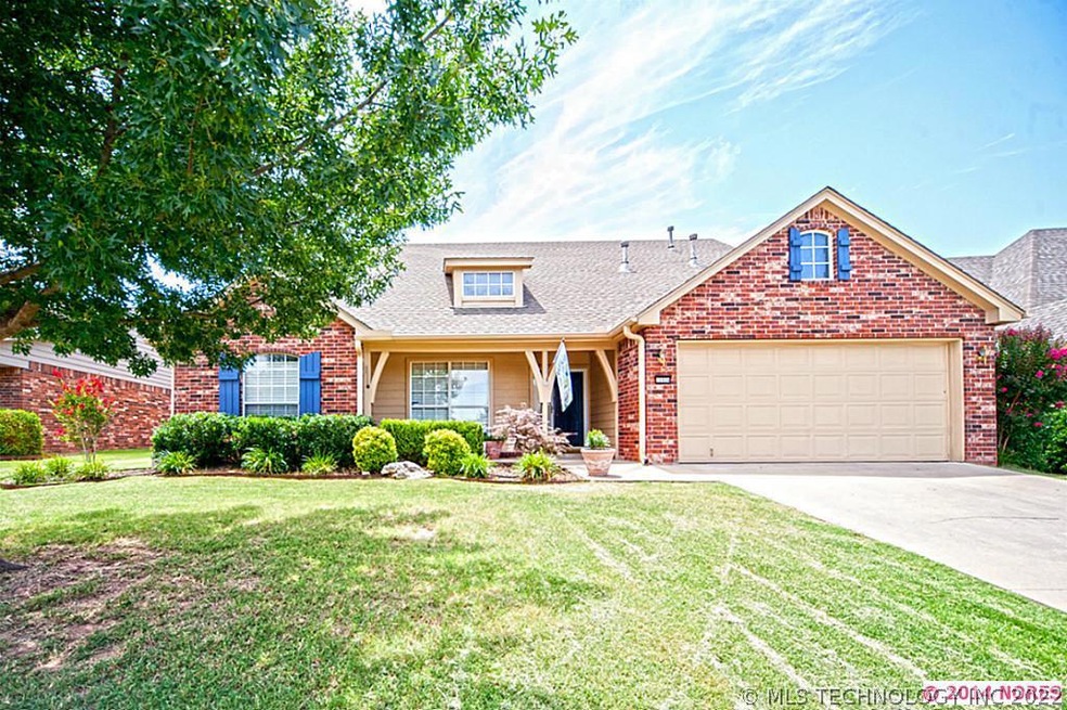 Full brick 5/3/2 - neighborhood park & pond!