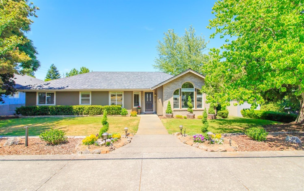 2415 Spring St, Medford, OR 97504 - photo 1