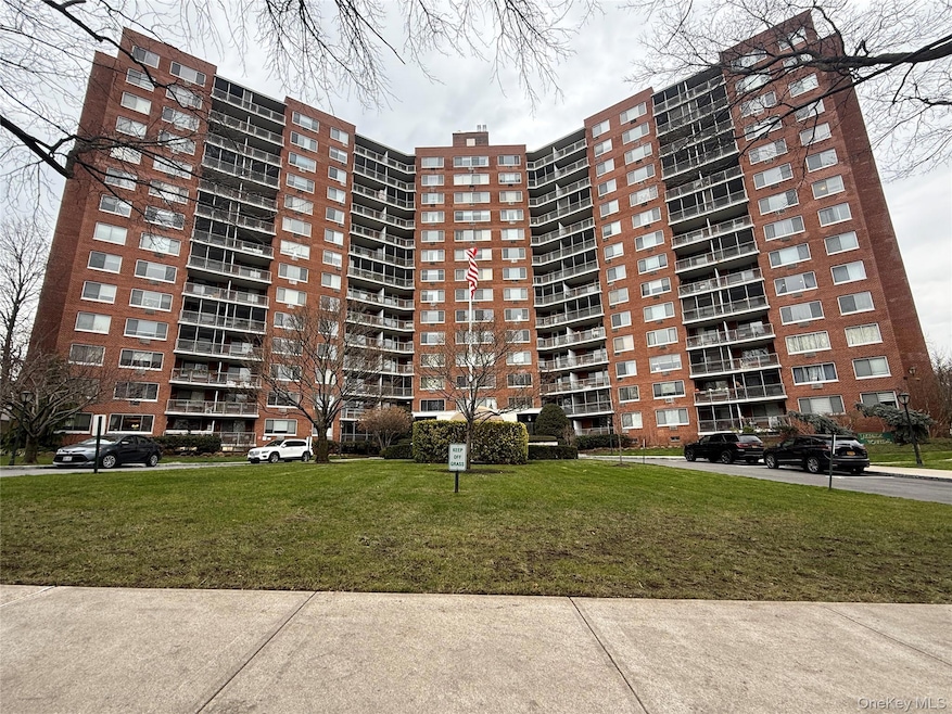 Lakeside Towers unit 10D, Bayside, NY 11361 - photo 1