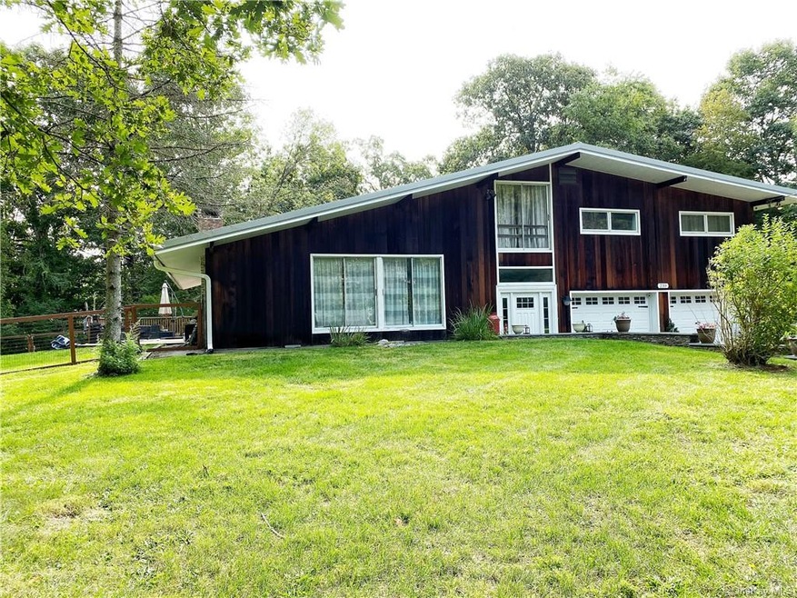 239 Farmers Mills Rd, Carmel, NY 10512 - photo 1