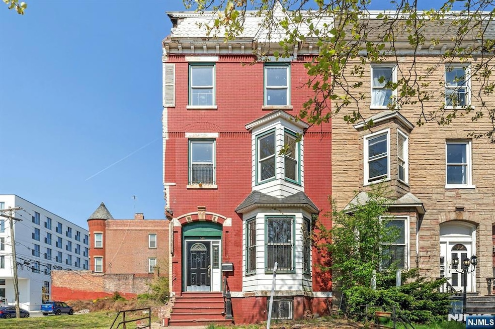 589 Martin Luther Kng Jr Blvd, Newark, NJ 07102 - photo 1