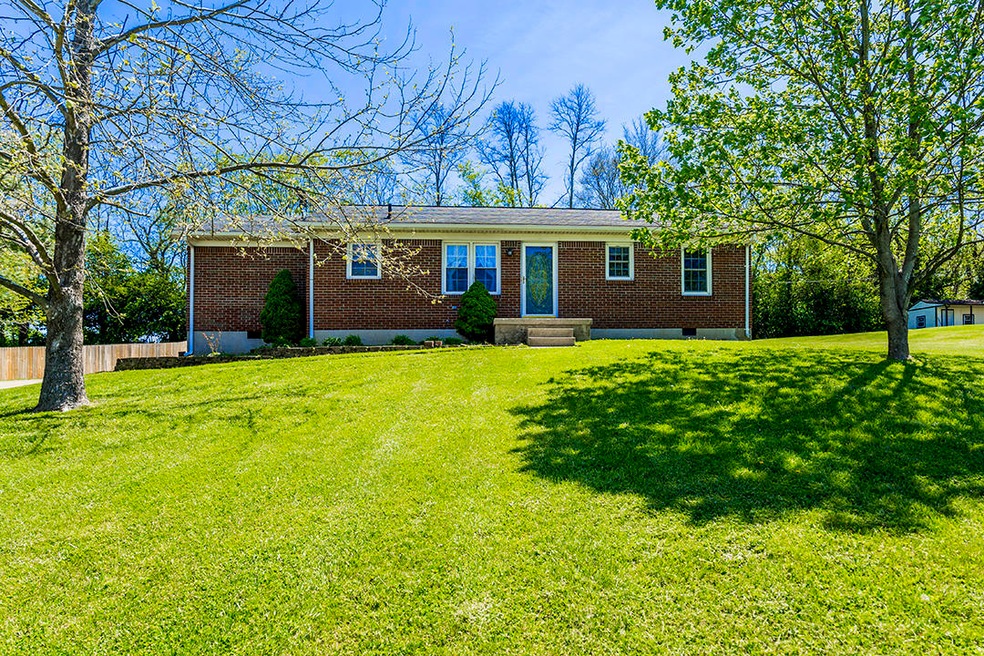 109 Thomas St, Frankfort, KY 40601 - photo 1
