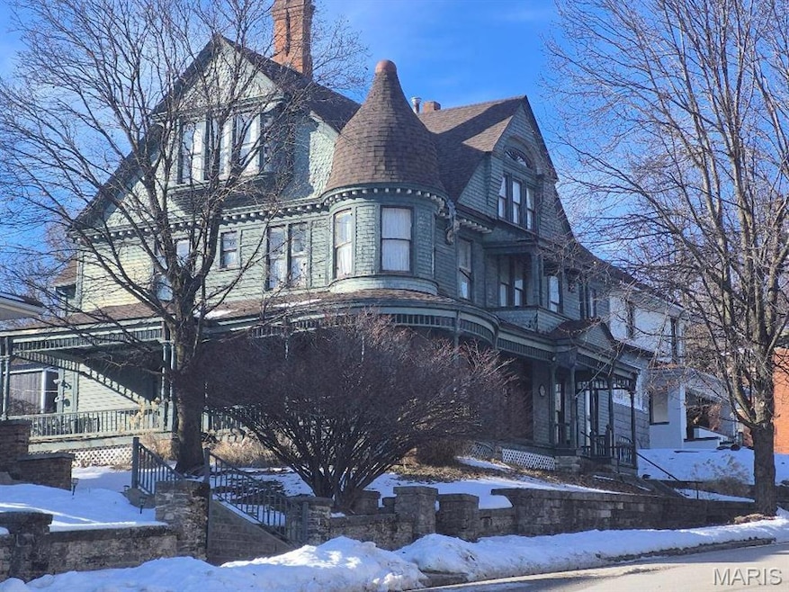 313 N 5th St, Hannibal, MO 63401 - photo 1