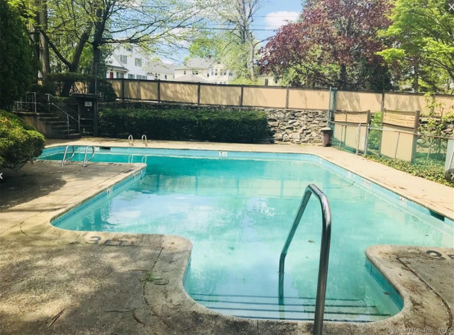 59 Rock Spring Rd unit 28, Stamford, CT 06906 - photo 1