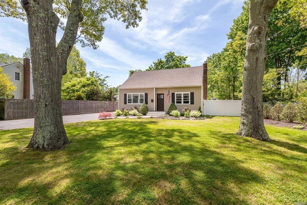 112 Academy St, Bayport, NY 11705 - photo 1