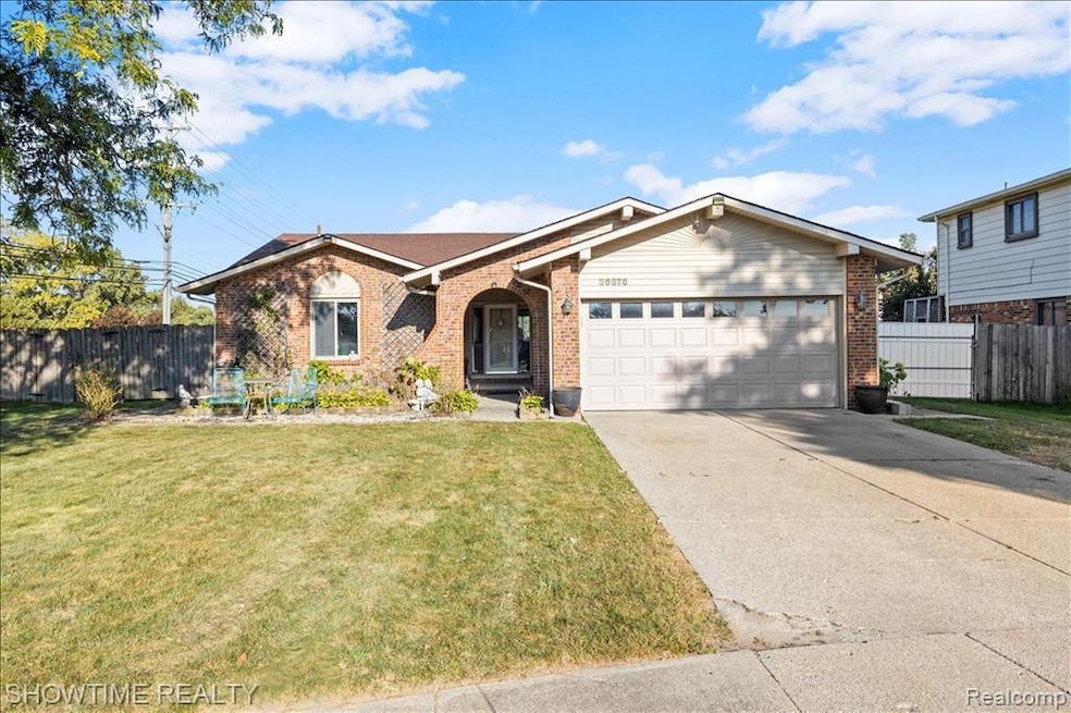 36876 Aaron Ct, Sterling Heights, MI 48312 - photo 1