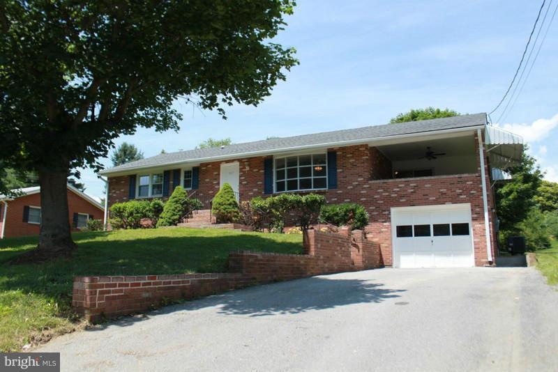 561 Fox Dr, Winchester, VA 22601 - photo 1