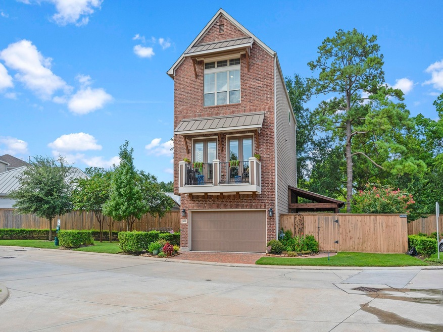 1018 Shepherd Oaks Dr, Houston, TX 77018 - photo 1