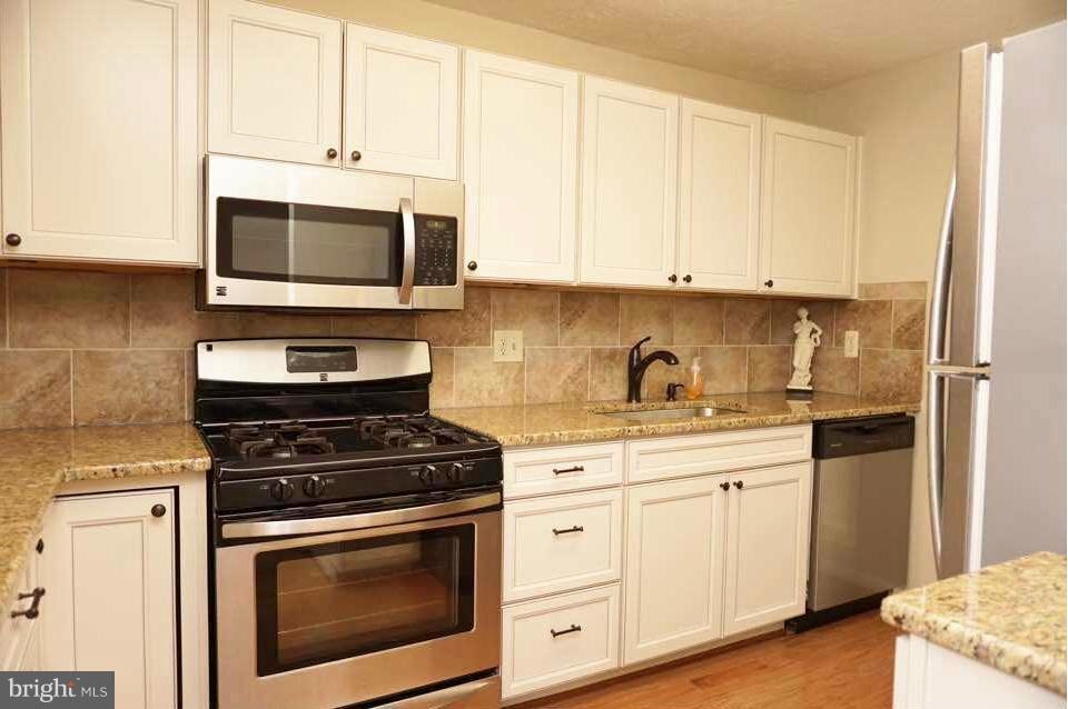 10096 Oakton Terrace Rd unit 100096, Oakton, VA 22124 - photo 1