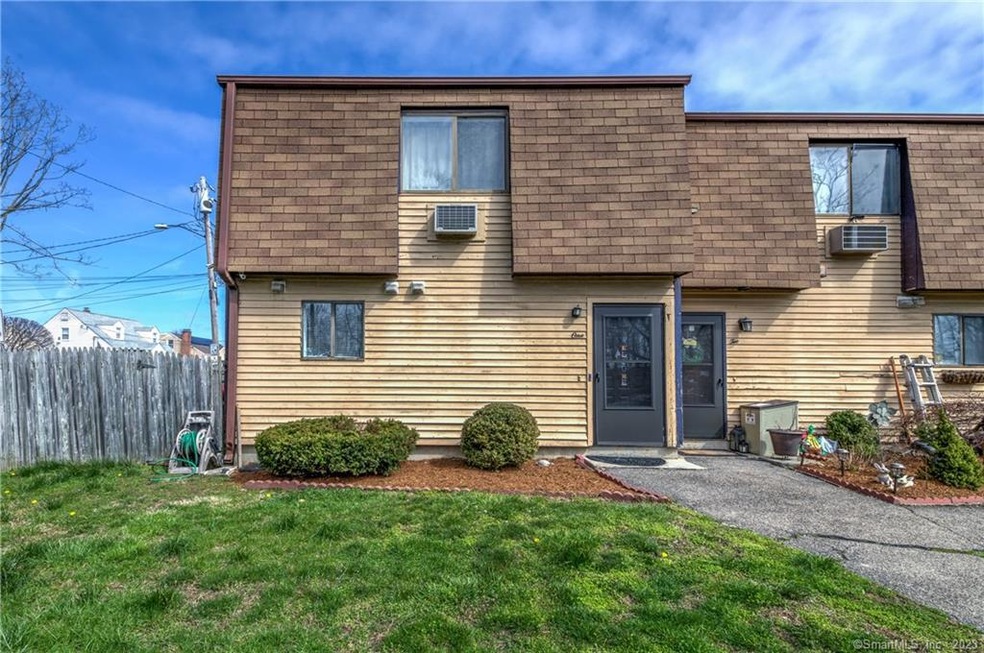 140 Grenhart Rd unit 1, Stamford, CT 06902 - photo 1