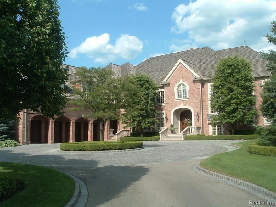 15600 Windmill Pointe Dr, Grosse Pointe Park, MI 48230 - photo 1