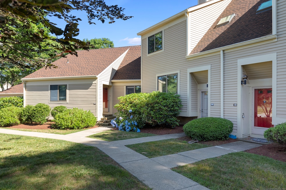 104 Sandy Point Rd unit 104, Old Saybrook, CT 06475 - photo 1