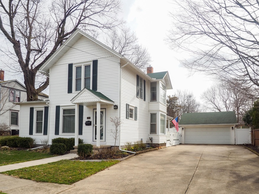 216 N. Sycamore, Marshall (102 of 33)