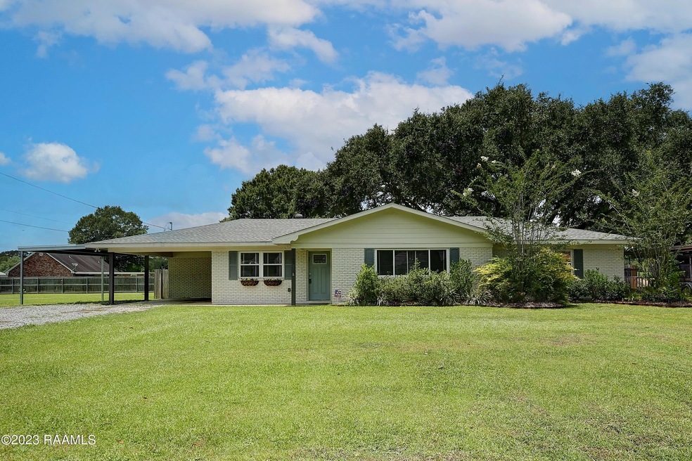 7509 Loreauville Rd, New Iberia, LA 70563