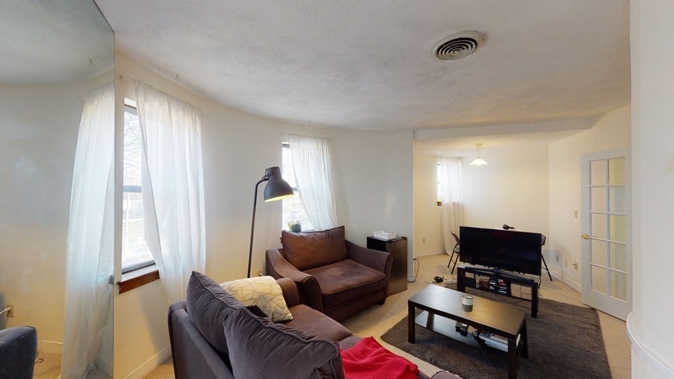 100 Riverway unit 3, Boston, MA 02215 - photo 1