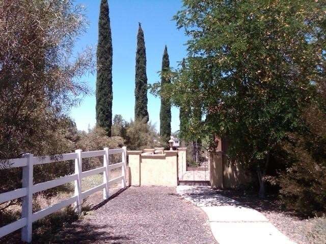 Private ranch home near Rancho Calif wineries.
