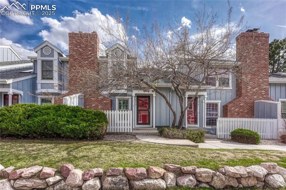 Charming ground floor townhome with 1,265 square f
