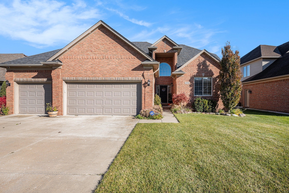 47376 Hidden Meadows Dr, Macomb, MI 48044 - photo 1