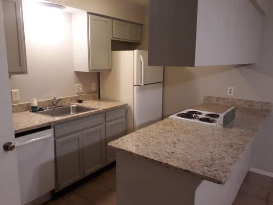 203 S Baggett St unit 8, Prairie Grove, AR 72753 - photo 1