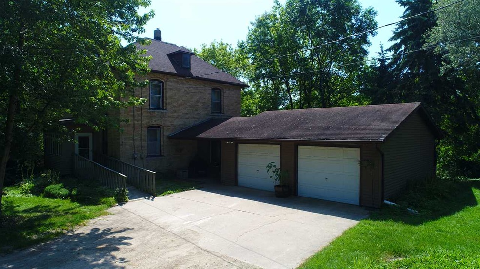 W2735 Emons Rd, Appleton, WI 54915 - photo 1