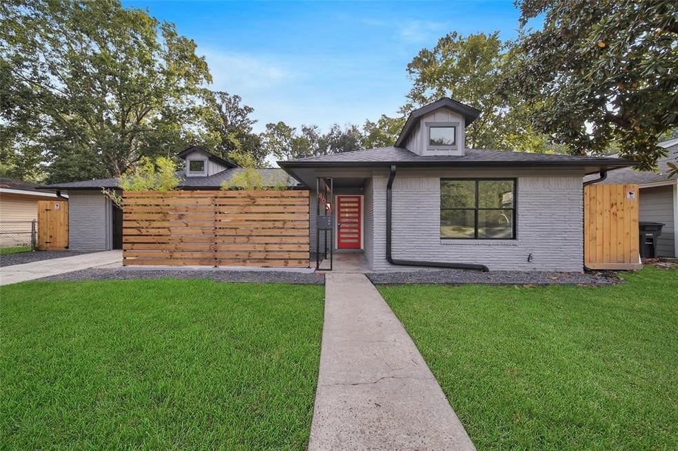 4634 Ella Blvd, Houston, TX 77018 - photo 1