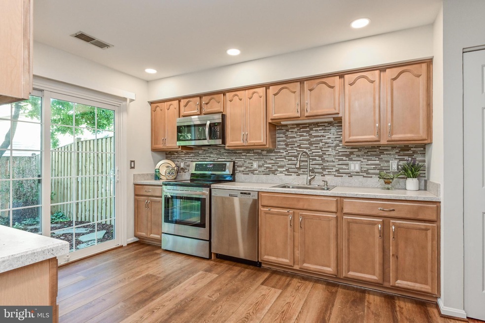 14012 Grumble Jones Ct unit B, Centreville, VA 20121 - photo 1