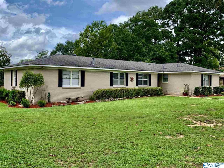 110 Sherwood Dr, Rainbow City, AL 35906 - photo 1