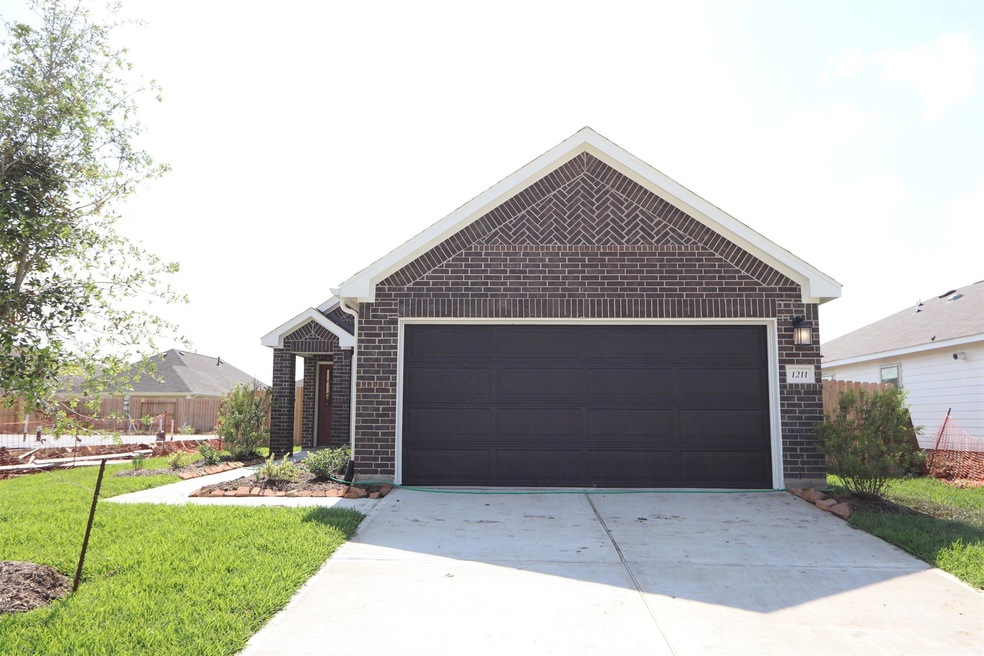 1211 Filly Creek Dr, Alvin, TX 77511 - photo 1