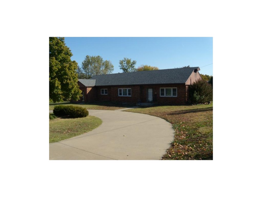 Classic all-brick, sprawling ranch!
