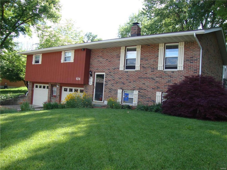 924 Borri Dr, Maryville, IL 62062 - photo 1