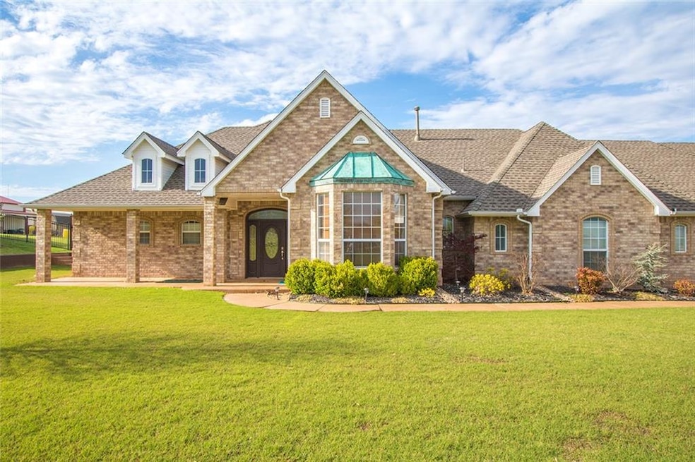 2121 NE 15th St, Moore, OK 73160 - photo 1