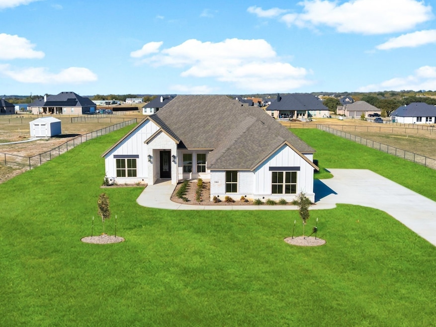 1061 Uplift Dr, Weatherford, TX 76087 - photo 1