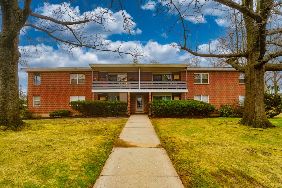 100 Oakwood Ave unit B4, West Hartford, CT 06119 - photo 1